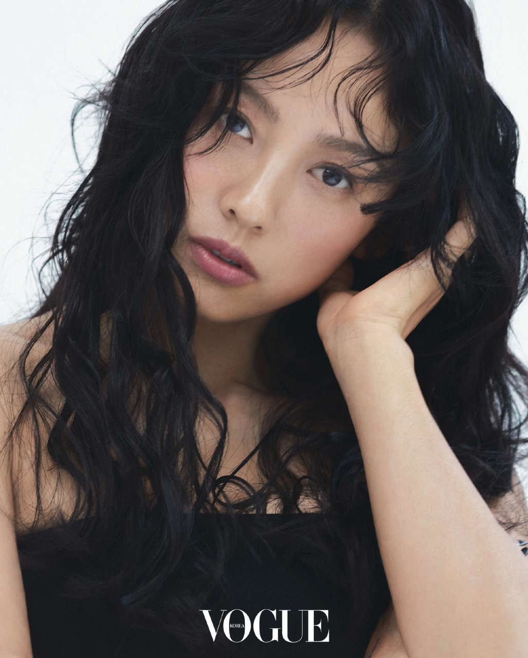 李孝利 vogue korea 5月刊画报,极简风格,黑发造型,姐这状态也是真好.