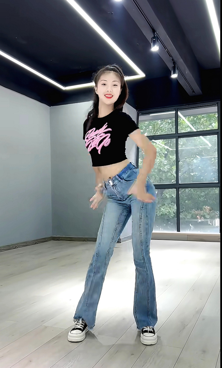 临沂网红舞者 十六,跳舞太赞了[心][心],超喜欢[嘻嘻]#美女