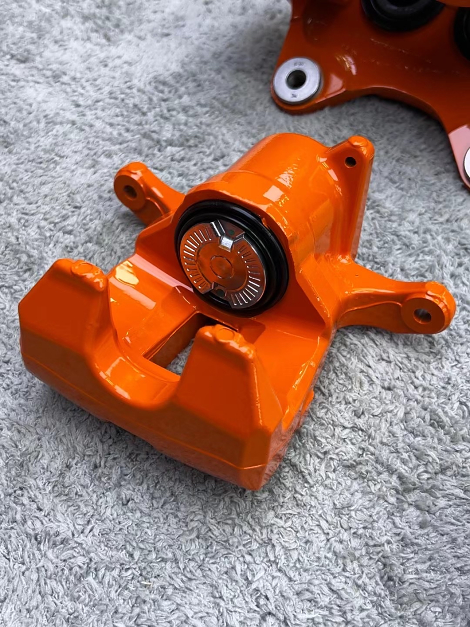 特斯拉modely卡钳烤漆怎么选? 看看这个颜色骚不骚气.