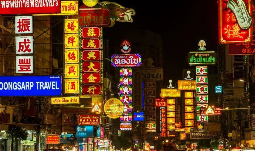 东南亚最大的唐人街,中文招牌随处可见,堪比70年代的香港