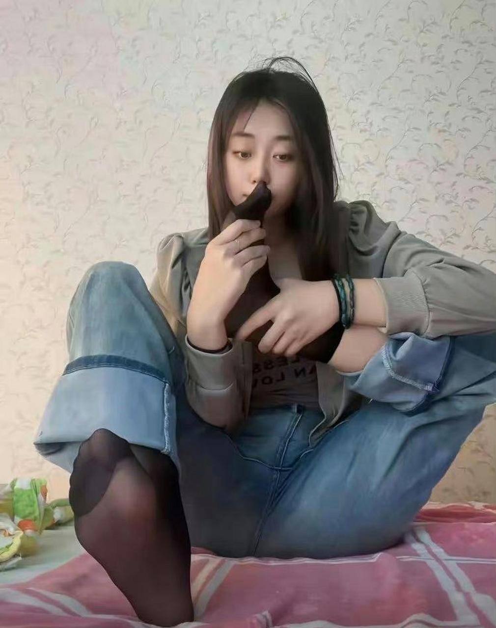 喜欢闻女朋友的脚臭图片