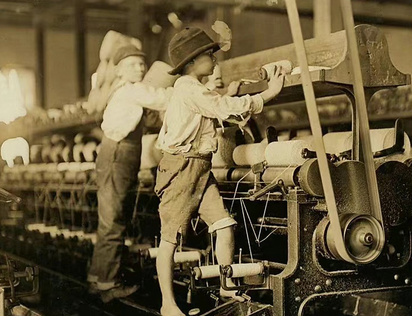 国家的高速发展离不开对大量劳动力的剥削,20世纪初,美国曾有大量童工