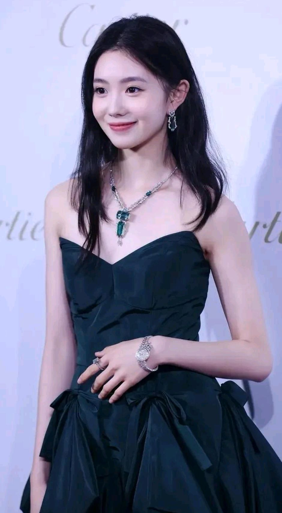 刘浩存高清写真图集,清纯邻家小妹妹,笑起来太迷人