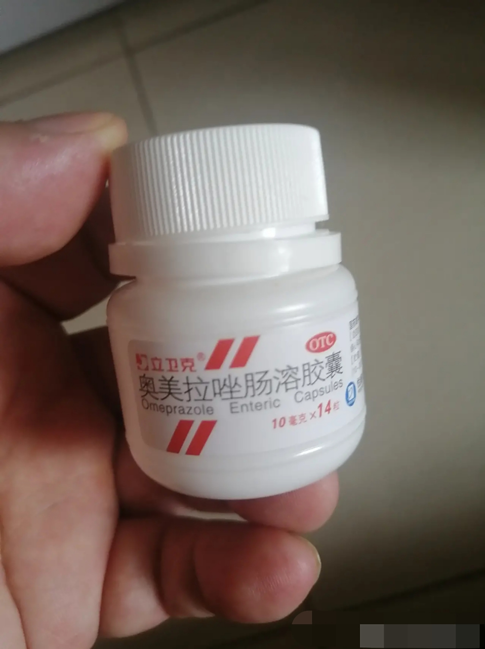 今天胃不舒服,去药店买了瓶胃药,一瓶4.