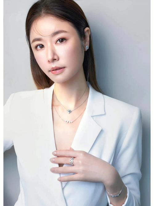 太解气56岁蓝心湄当众扇哭林心如遭曹格深夜发文怒怼至今未嫁