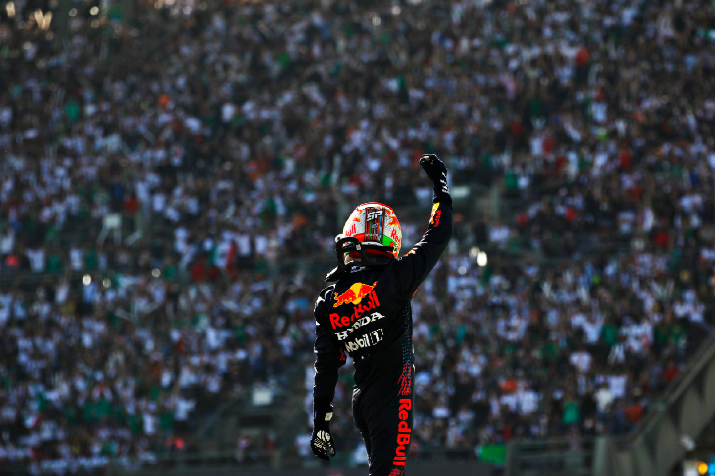 主场登台,f1生涯首次3连台,佩雷兹在红牛车队焕发了生涯第二春