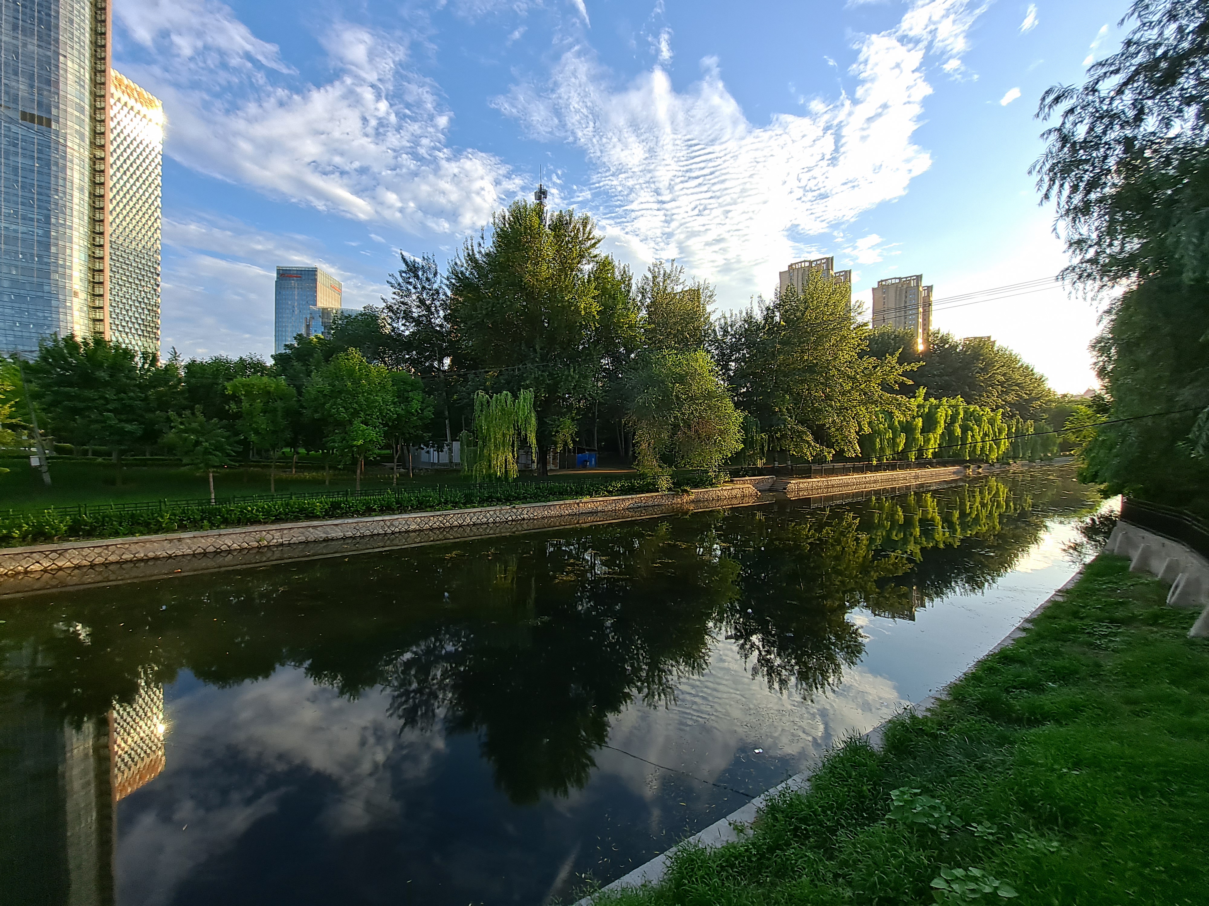 望京北小河滨河公园河畔