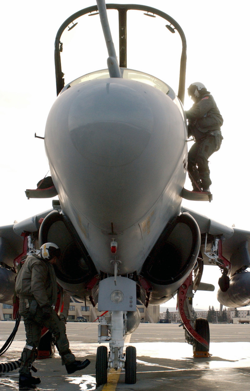 ea-6b徘徊者舰载大型四人座电子干扰机.