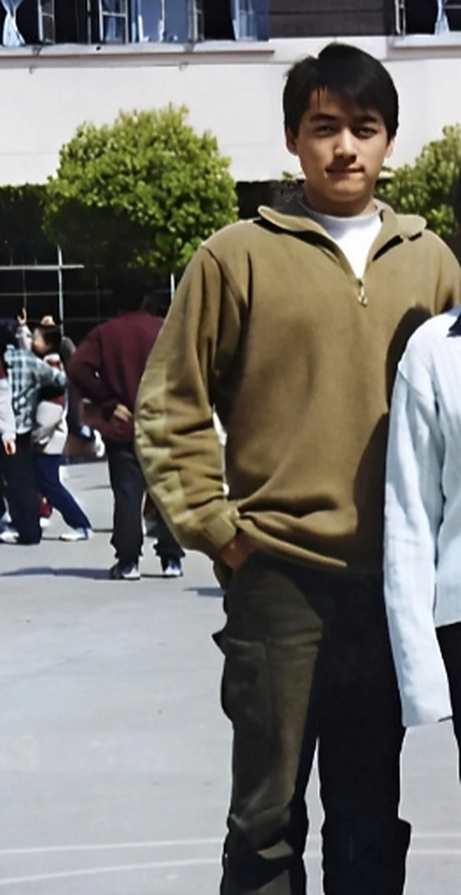 胡歌学生时期照片,果然是小鲜肉一枚.