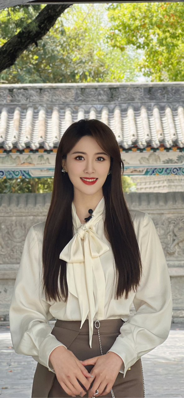 新来女老师好漂亮