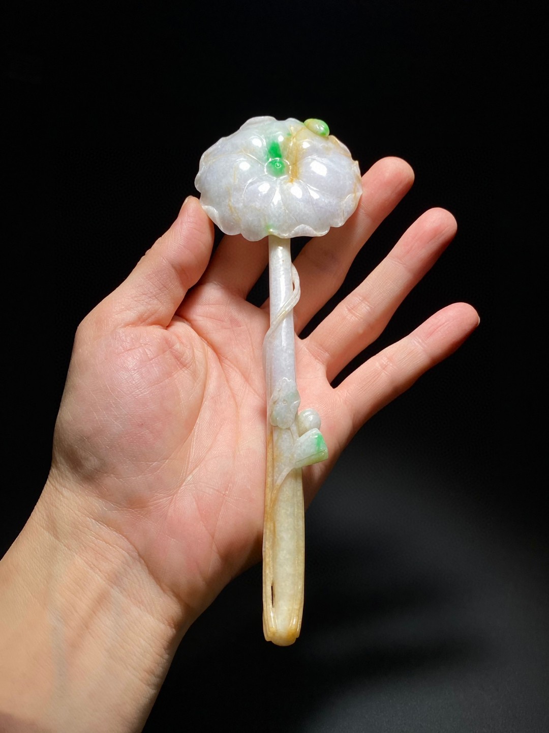 清中期 老坑飘绿翡翠 荷叶纹 如意摆件把件