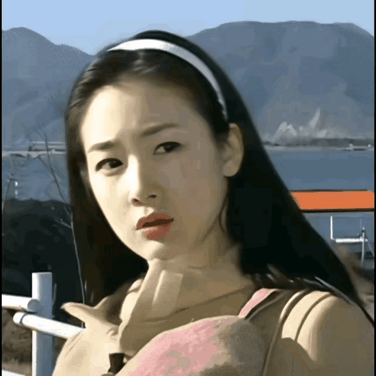 当年看韩剧《天国的阶梯》时,我就对导演选女主角的眼光感到疑惑:女二