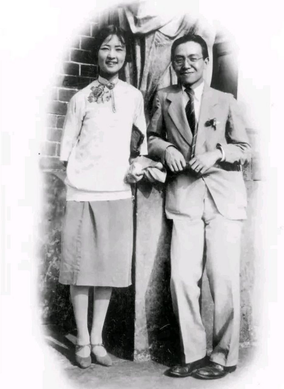 1946年,42岁的林徽因和金岳霖在昆明的一栋别墅同住