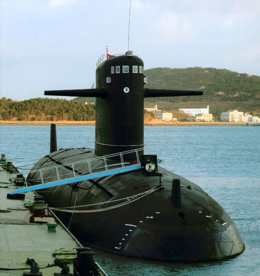 中国海军093与093改型核潜艇
