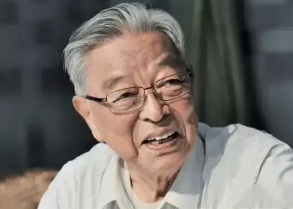"烟草大王"褚时健墓地,造价超百万,豪华气派,引发争议