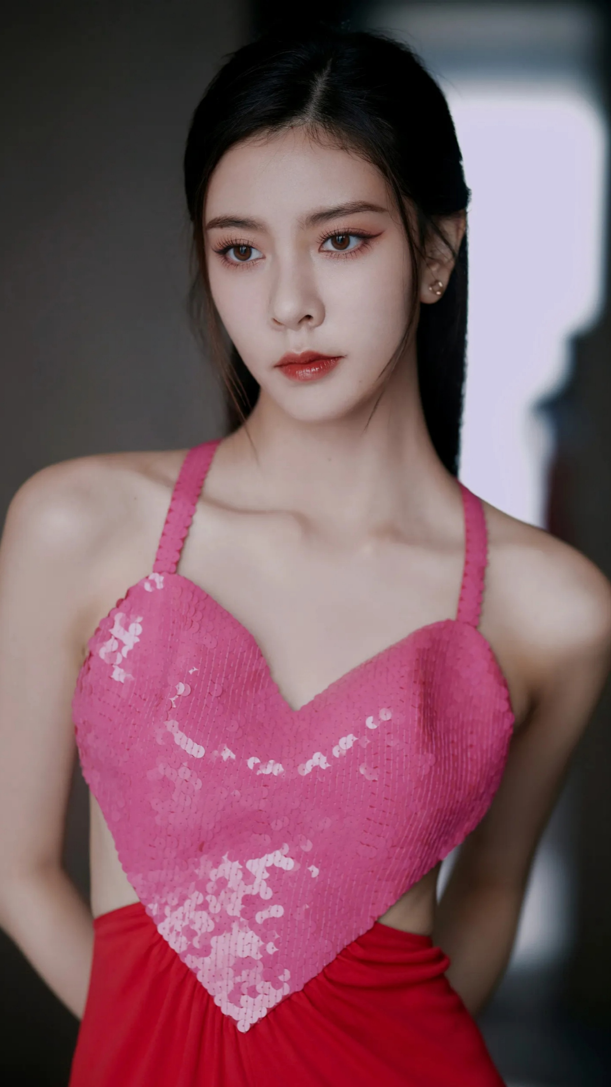 宋妍霏性感高清写真图集,肤白貌美,芳菲妩媚