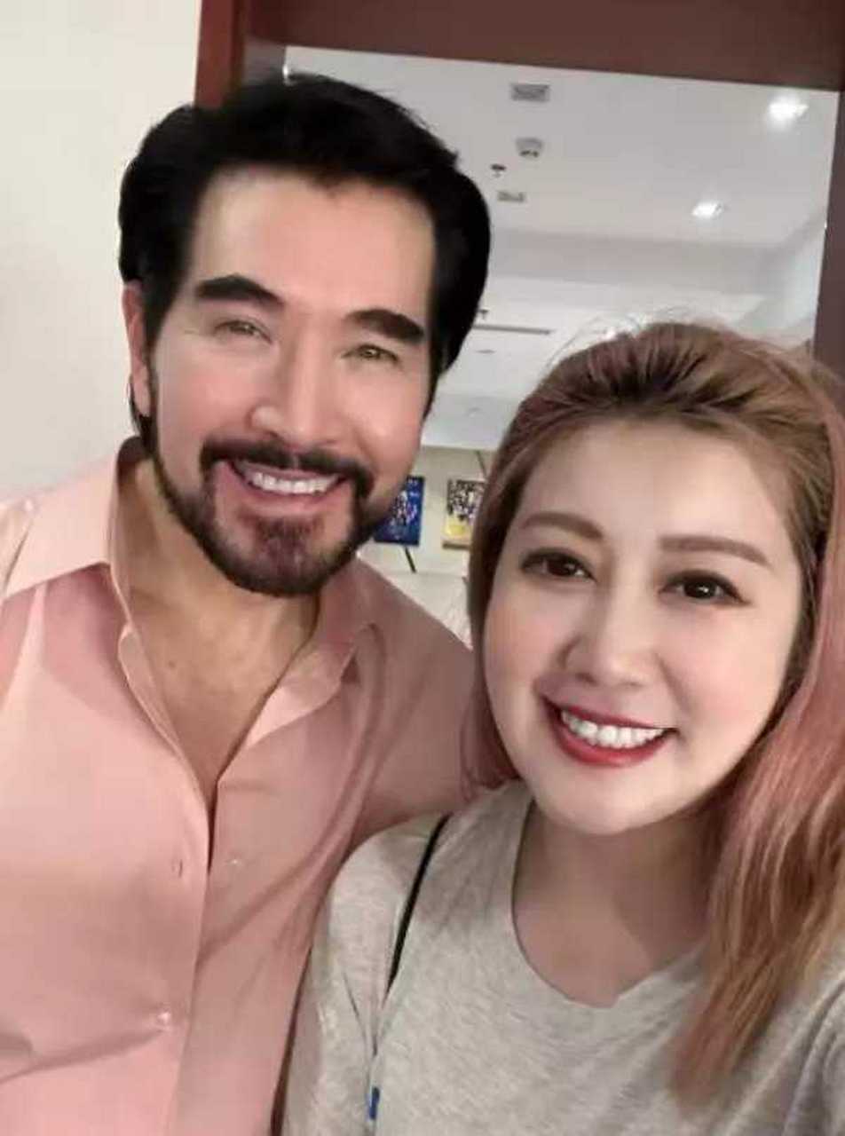 费翔回应美国国籍引争议的消息在媒体和公众中引起了广泛的关注和热议