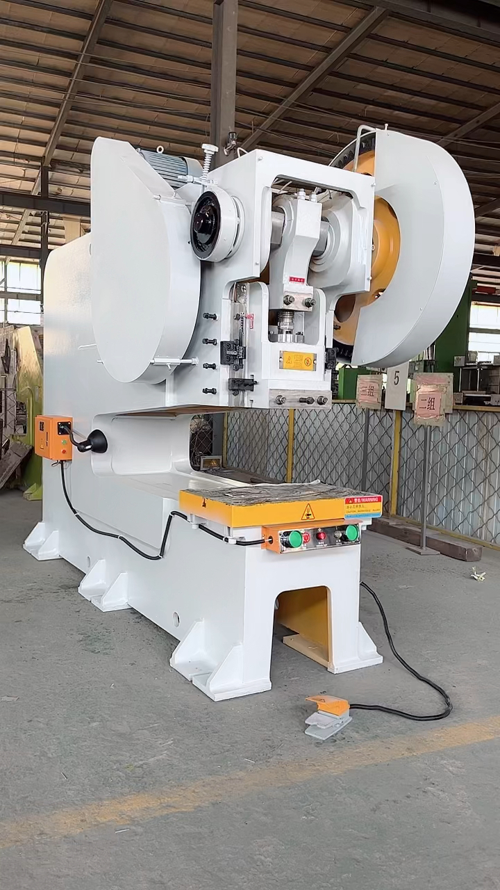 63t台式冲压机喉口深度1.5米的冲床等待发货