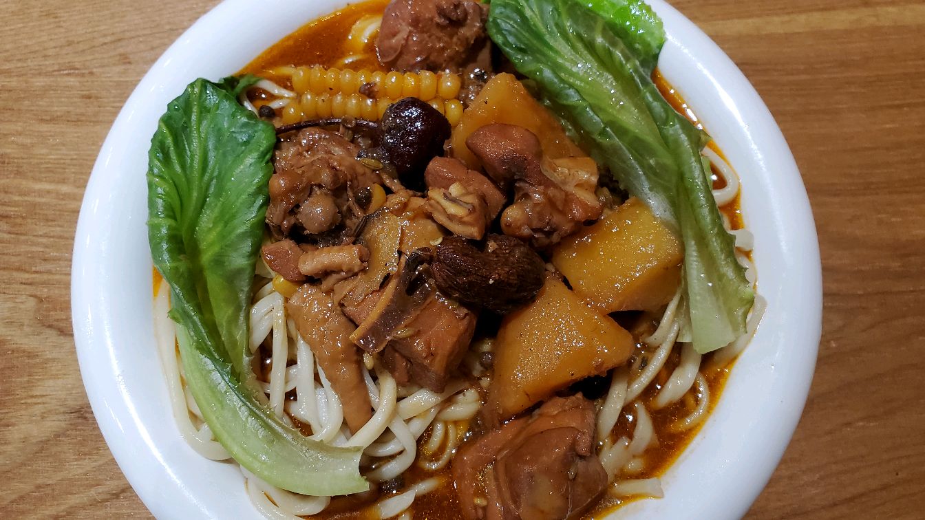 在山西运城最大购物中心吃的,当地美食大盘鸡,18元一份,贵吗