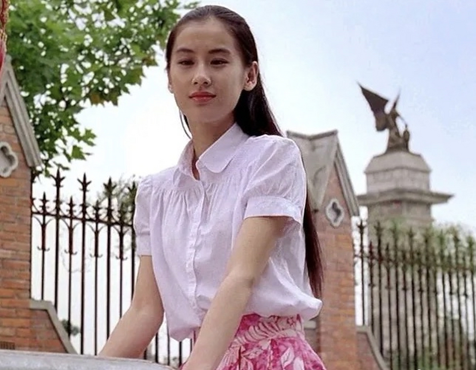 不得不说,周星驰《功夫》里的黄圣依简直太绝了,当属清纯的天花板了吧