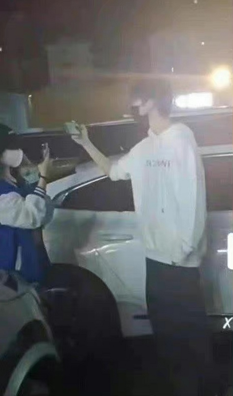 马嘉祺反拍私生,还是要尊重他人的,尾随跟踪别人私人行程本来就是不