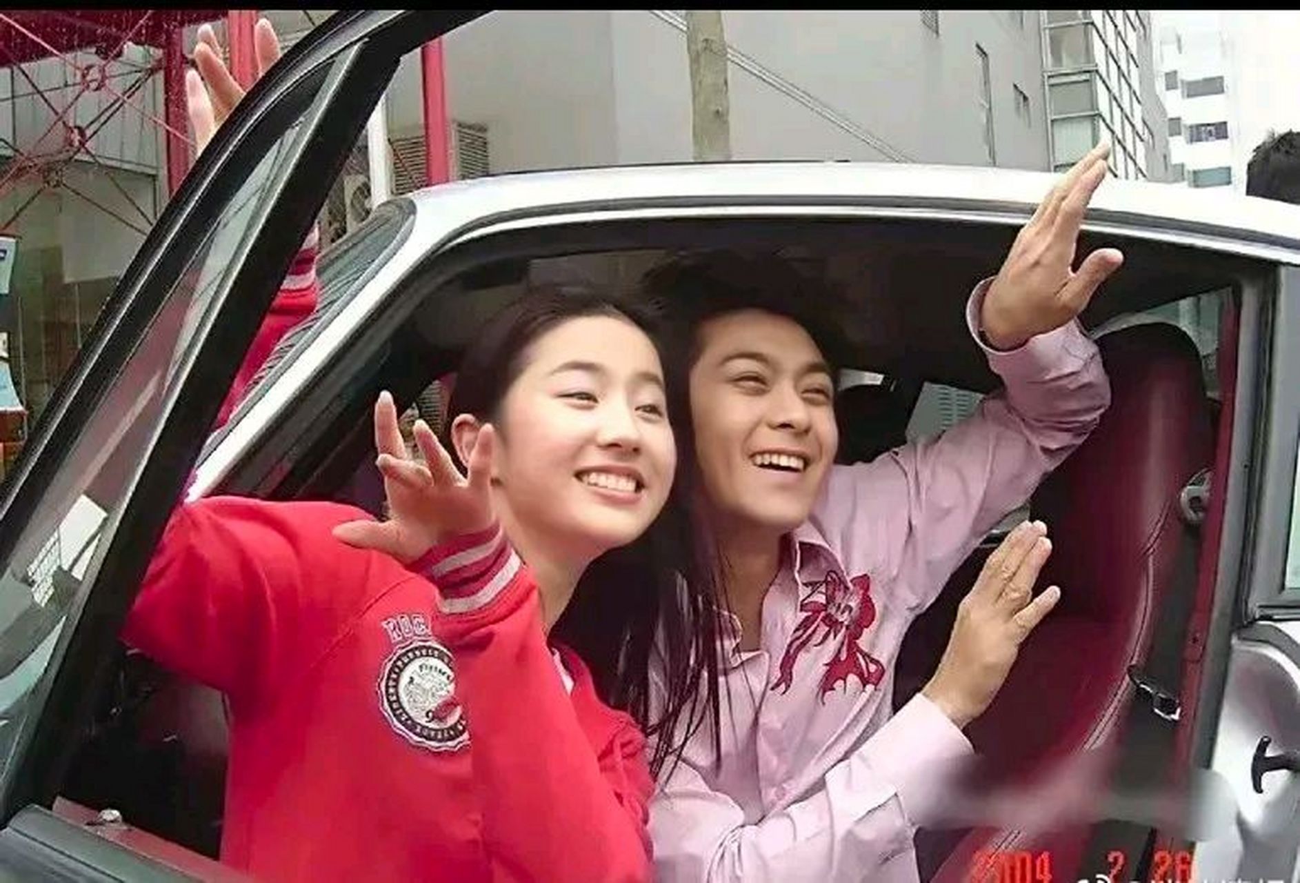 少女与成熟男子的完美化身,刘亦菲和林志颖的经典合影令人陶醉  当年