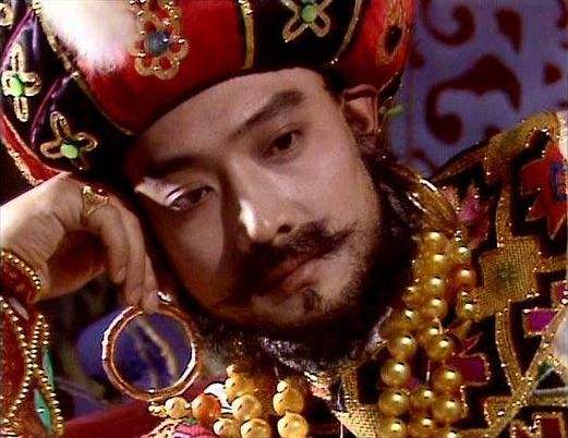 六小龄童扮演孙悟空医术高,后两次扮演医生,向广大医务人员致敬