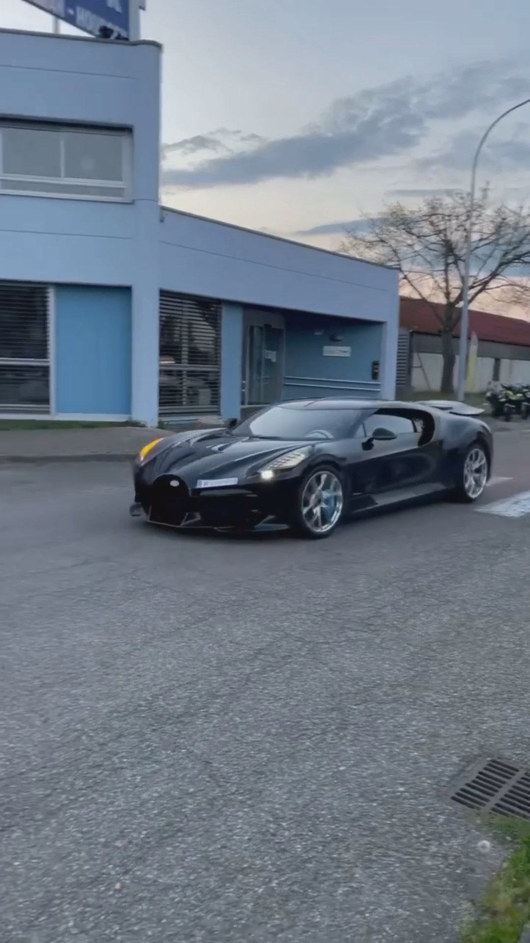 布加迪巅峰之作lavoiturenoire黑夜之声全球限量一台