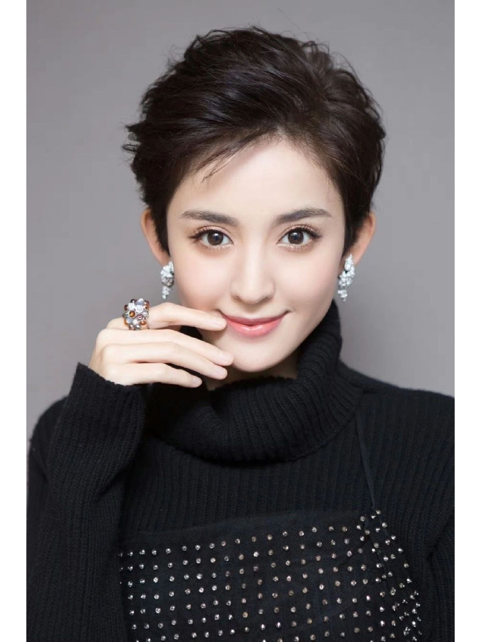 古力娜扎|短发女人也可以性感和可爱|||无论长发还是短发 娜扎精致且