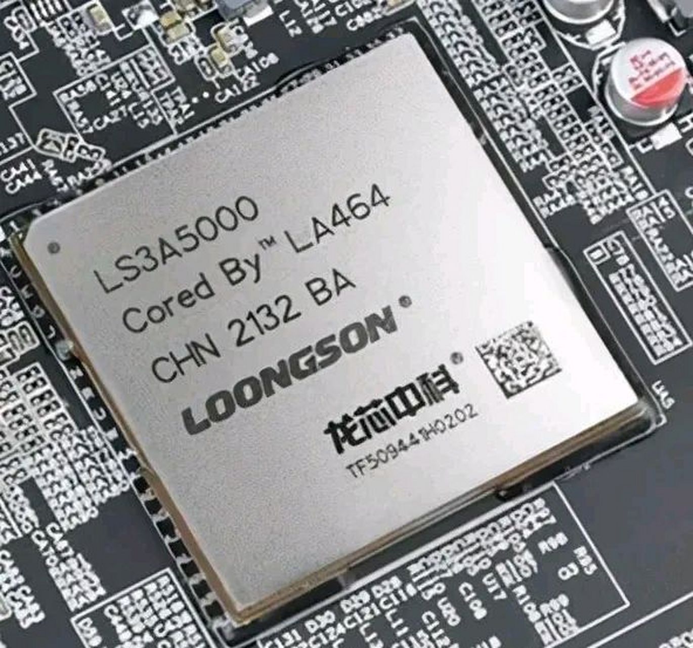 采用4个大核 4个小核的8核cpu架构的龙芯3b6000处理器即将在今年年代