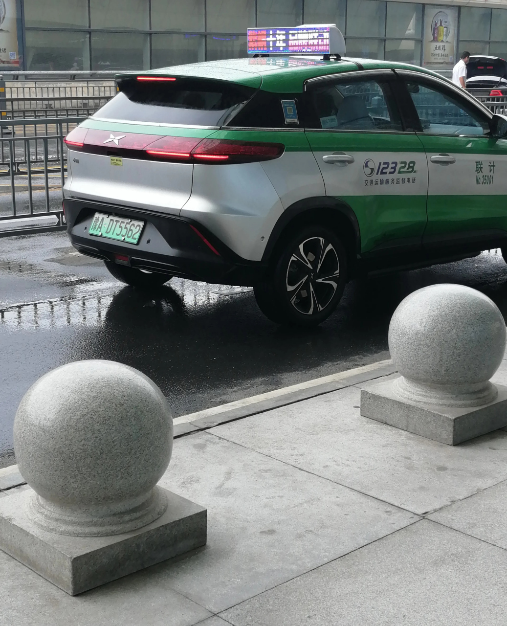 郑州,竟然把小鹏新能源当出租车,这让小鹏业主情何以堪!