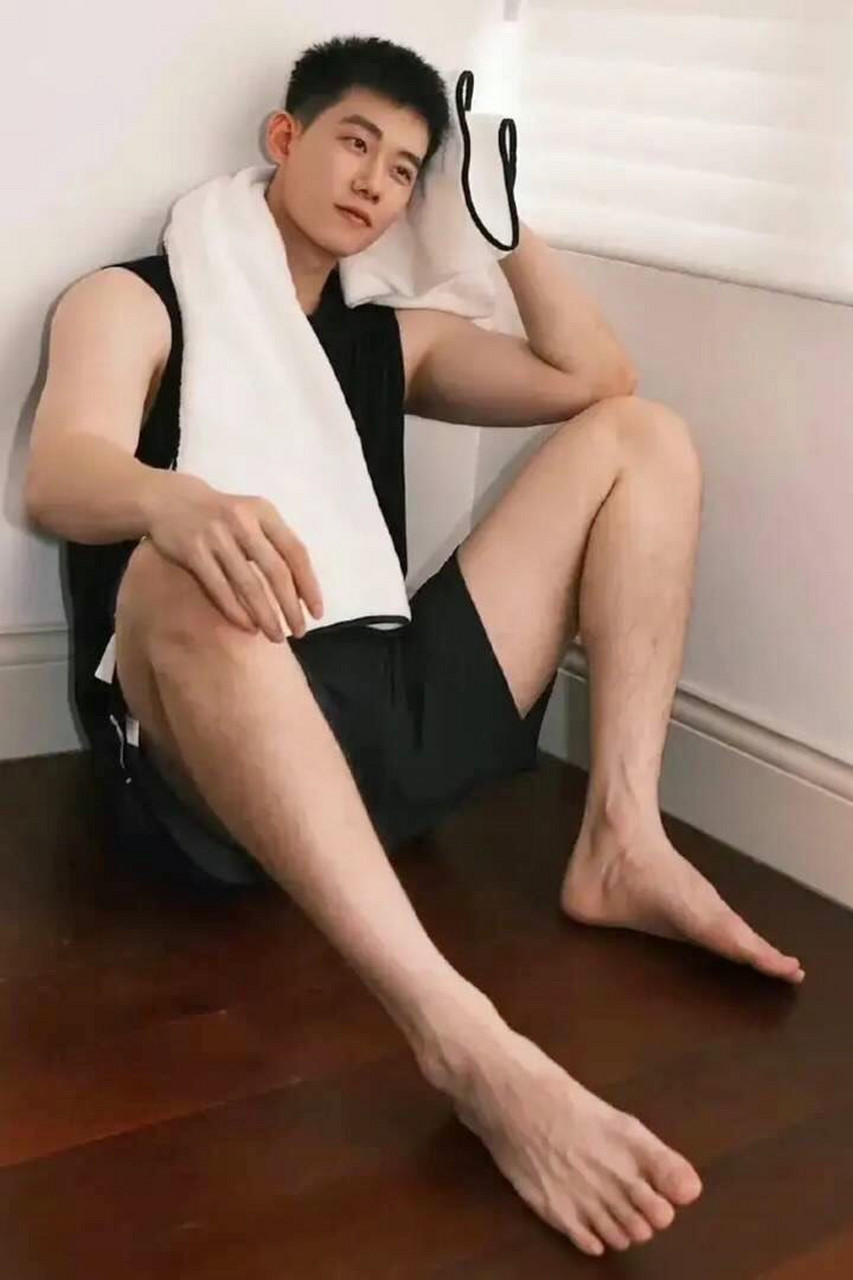 帅,不仅是容颜 "帅哥 " 脚好看 "精神氮泵