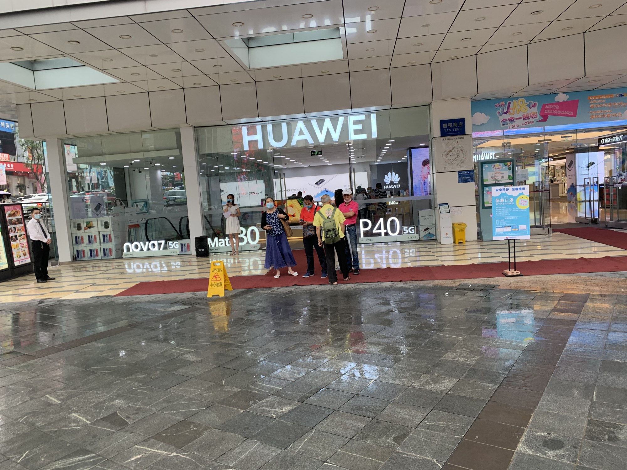 美国制裁华为后,重庆人民似乎达成共识,苹果直营店人流量锐减