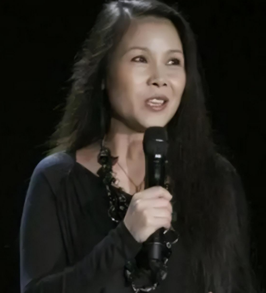 和那英不和,患病险离世,57岁无儿无女,田震现状令人震惊