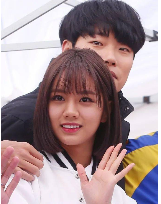 柳俊烈李惠利宣布分手,三天前分享同款手机壳,网友:不允许分手