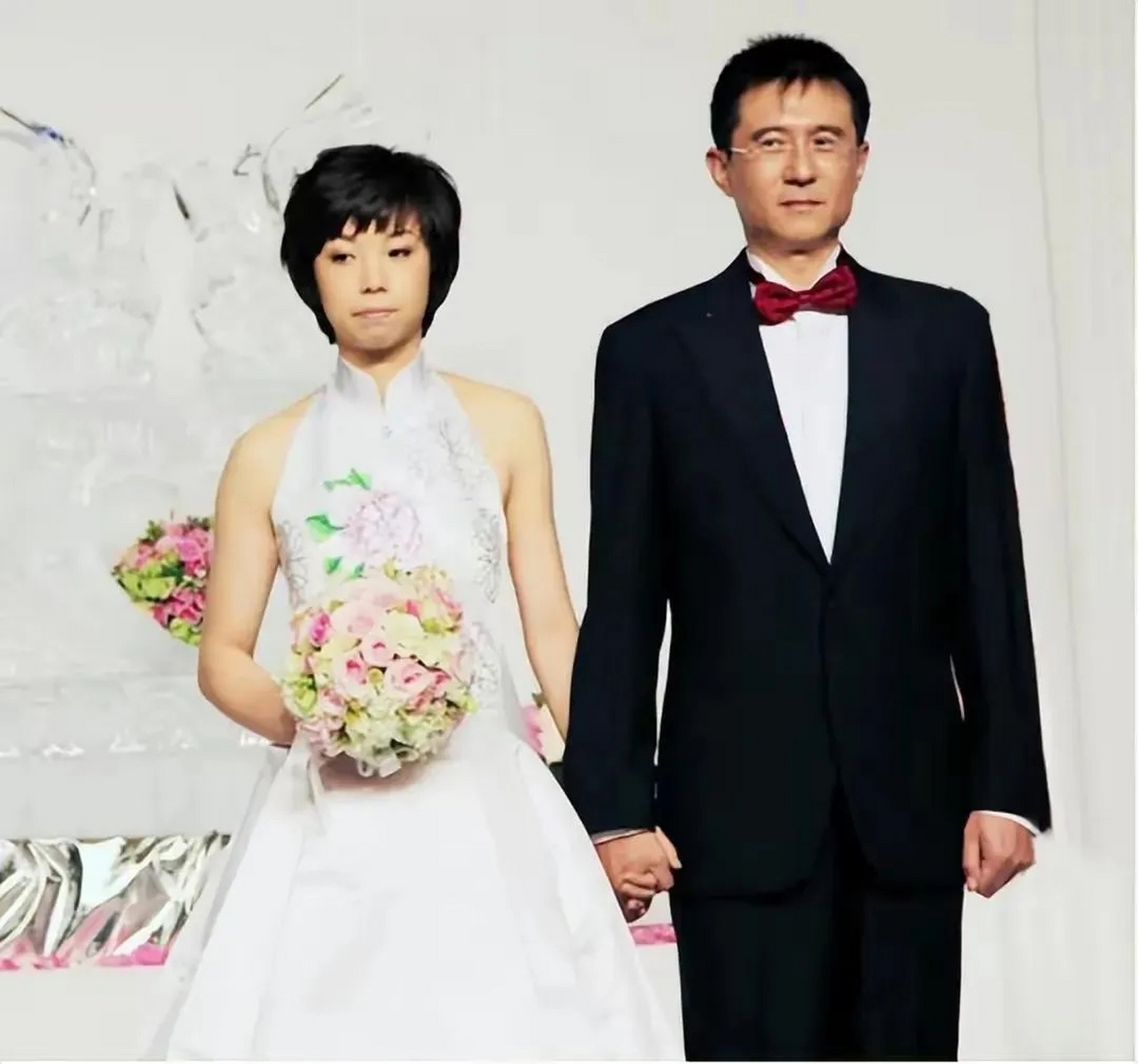 2009年,28岁的张怡宁嫁给48岁身家300亿的富豪徐威.