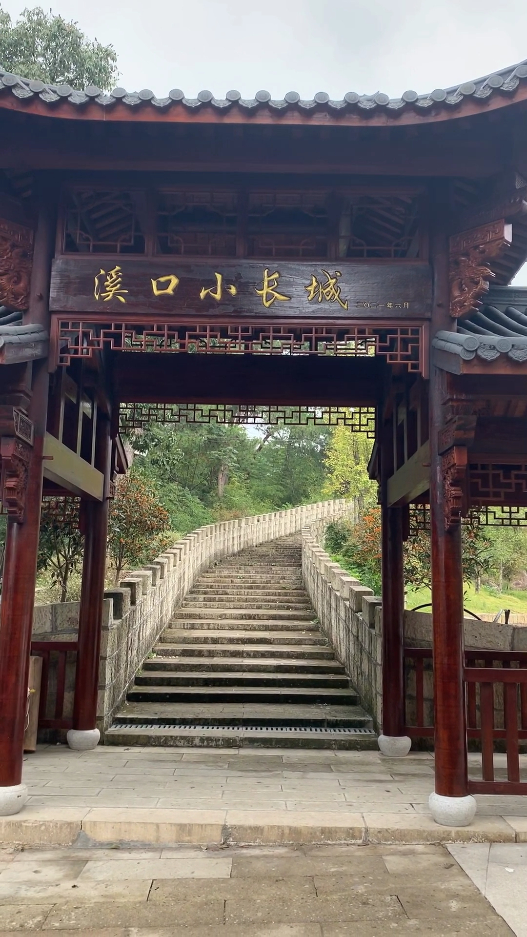 农村真的很棒,怪不得共同富裕试点放在浙江,村里搞了农村版的万里长城