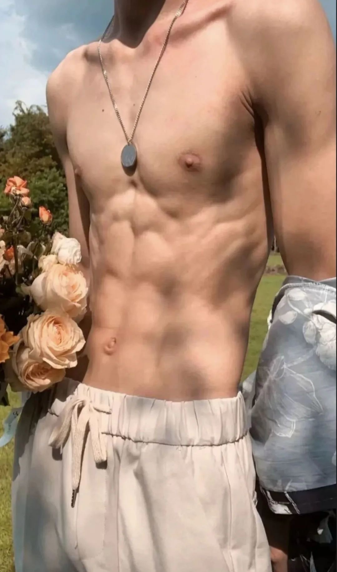 美男帅哥的腹肌壁纸?斯哈斯哈,我先换为敬!