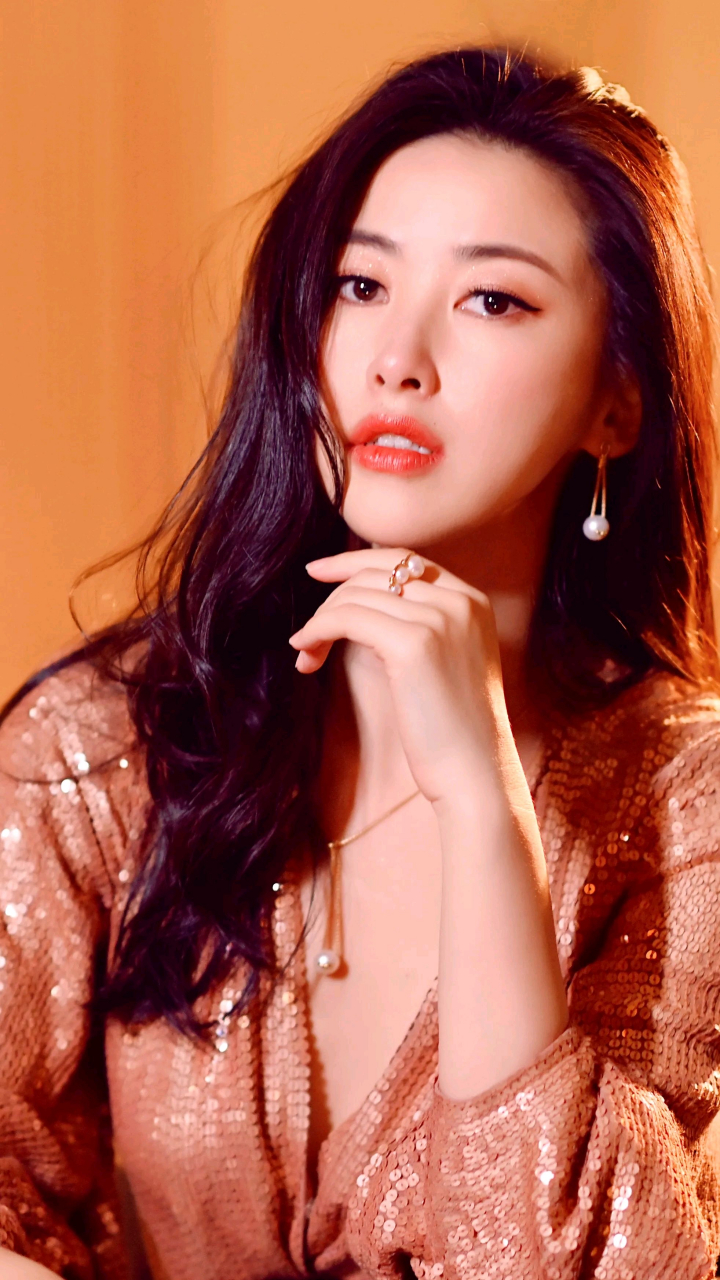 朱珠之比比东,改编自唐家三少同名小说的电视剧《斗罗大陆》里的大