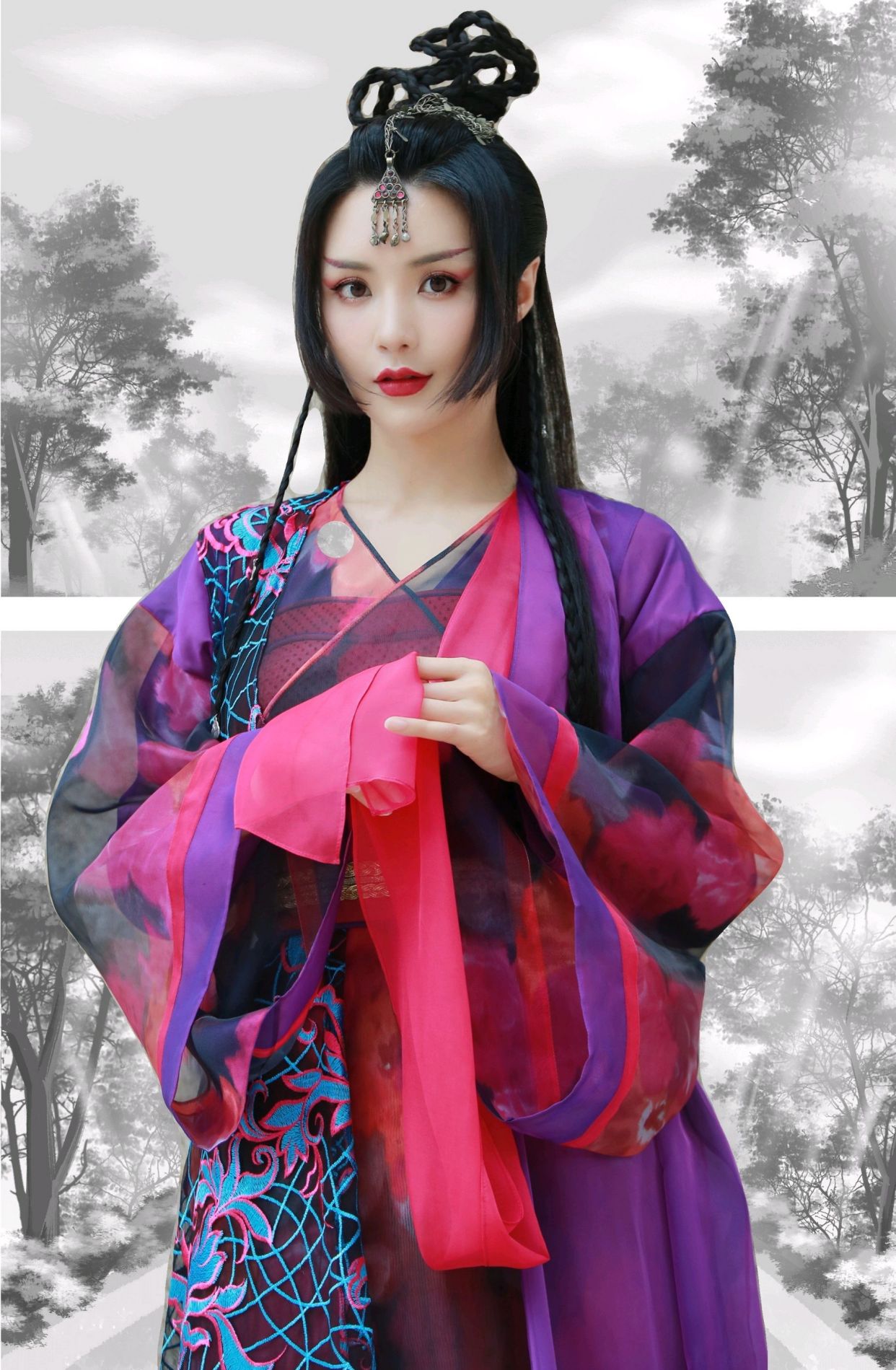 论美貌,毒菩萨也是排得上名的,赵茜的美腿很是迷人,颜值在线