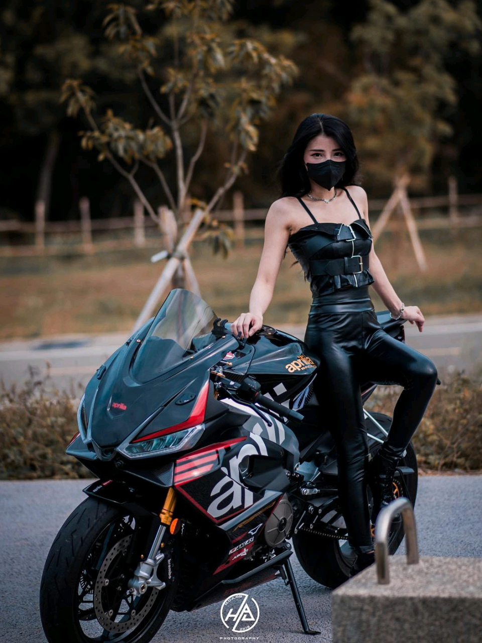 骑摩托的姐姐#摩托车