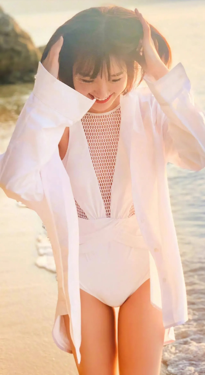 女明星毛晓彤海边泳装照