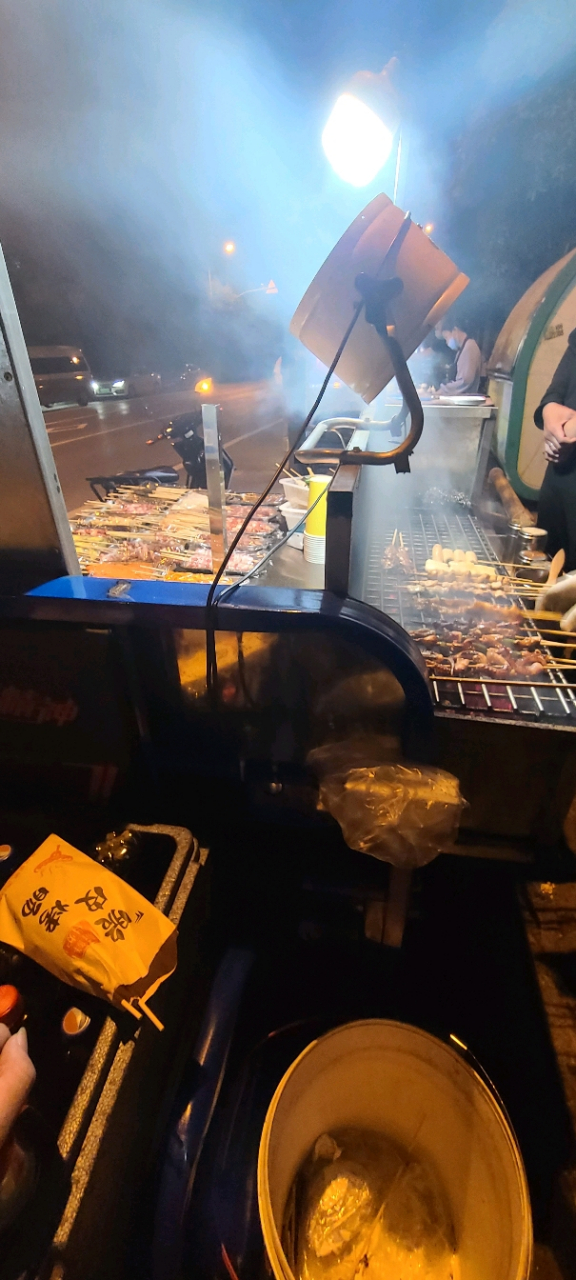 在上海吃烧烤.一个人吃150-160元压根吃不饱!