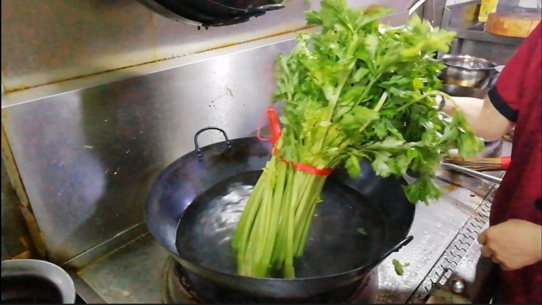 芹菜炒羊肉,最家常炒法,不炒一身汗不好吃