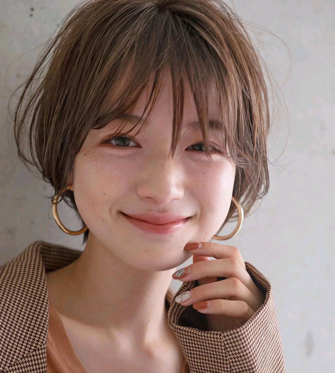 短发好看女生,满满青春气息