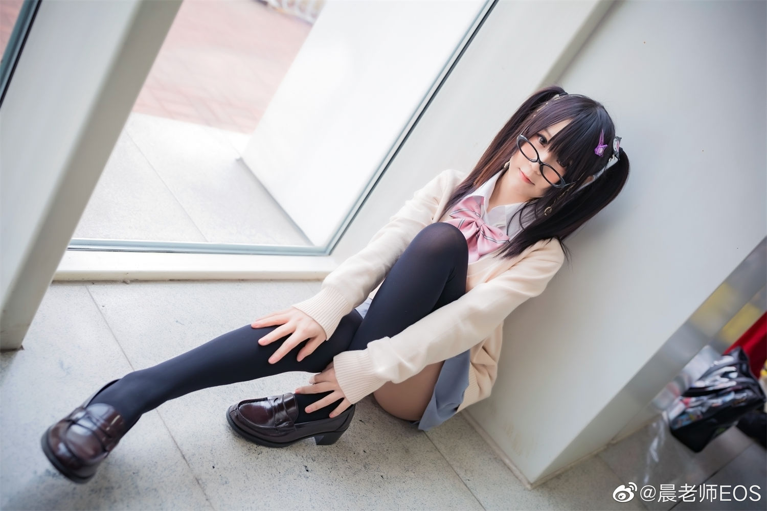 摇摇乐yoyo的图片太好看了！好想抱抱双马尾眼镜妹！