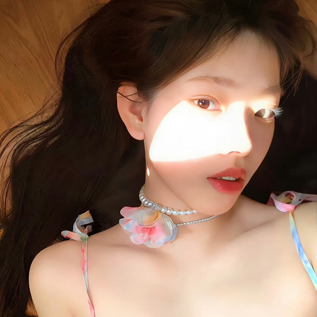 超哇塞的女生头像