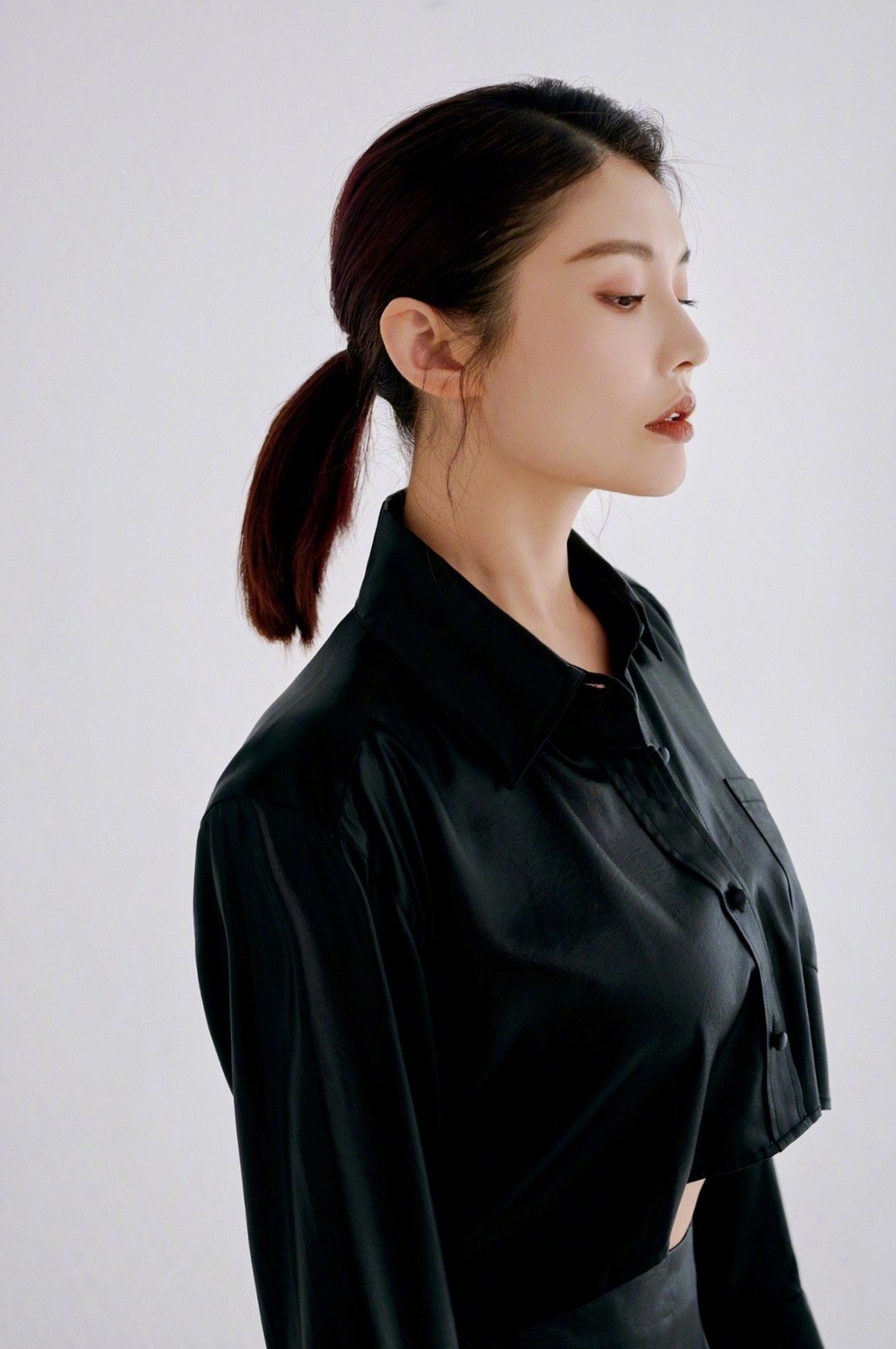 徐冬冬 最新黑色造型,前凸后翘,超有气质,气场十足!