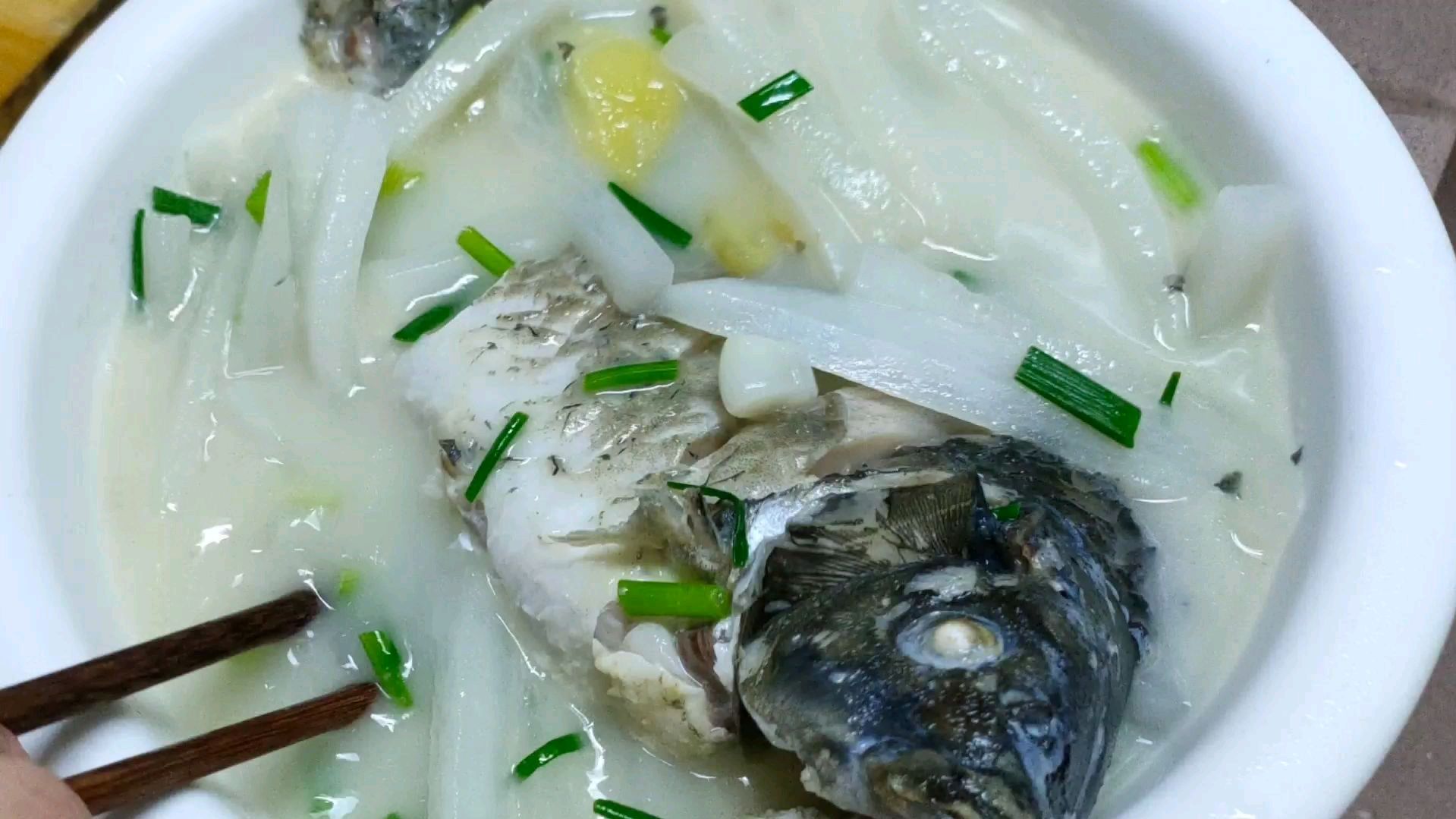 黄磊老师同款白萝卜鲫鱼汤,白萝卜的清香,鲫鱼的鲜美
