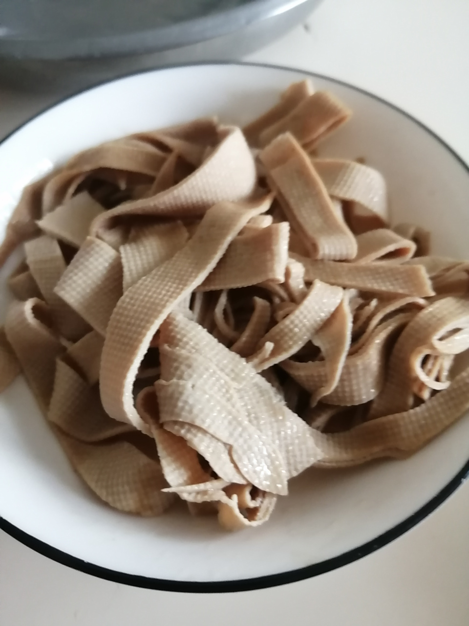 周口淮阳区有名的小吃,方布袋烧鸡豆腐皮儿,豆腐皮筋道,嚼着感觉十分